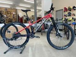 MONDRAKER Foxy R VTT All-Mountain Deep Purple / Flame Red 2022 12 MONDRAKER Foxy R VTT All-Mountain Deep Purple / Flame Red 2022 -VTT Soldes Magasin mondraker foxy r vtt all mountain deep purple flame red 2022 3